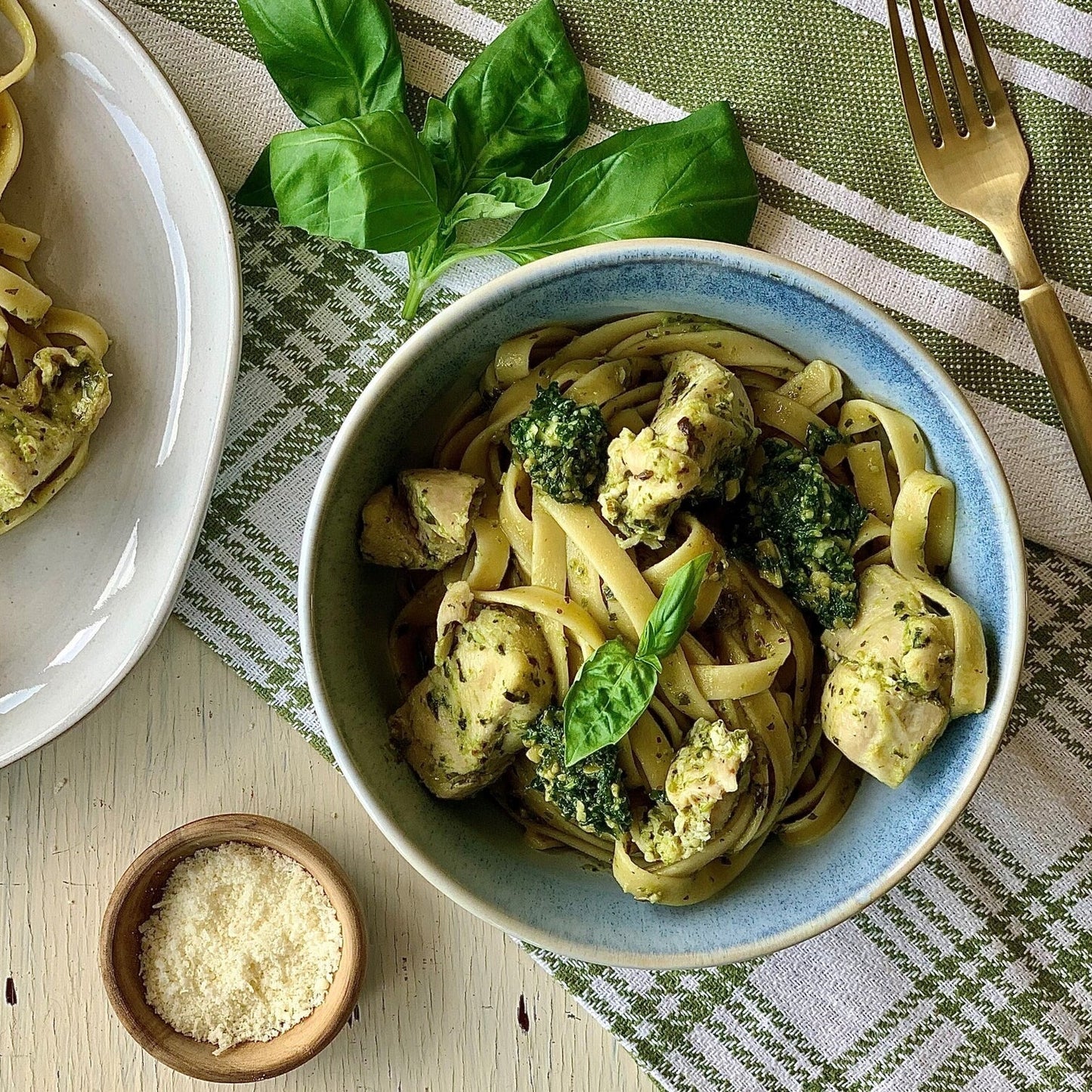 Poitrine de poulet en cubes pesto basilic